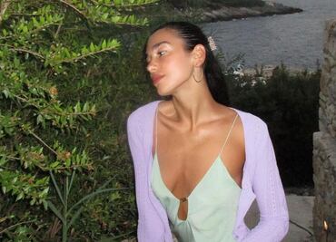 Dua Lipa celebra su cumpleaños con sensual bikini de los 2000