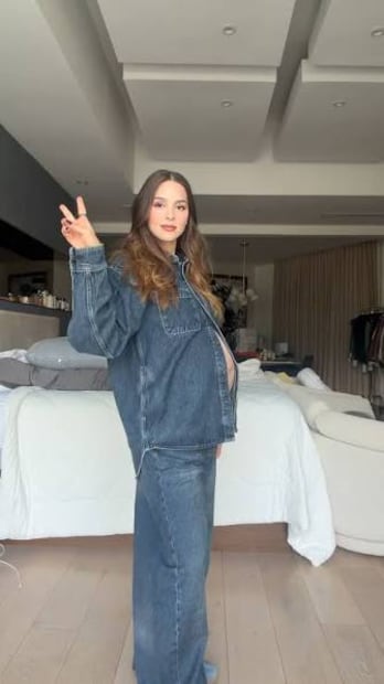 Mariana Rodríguez retomó una fórmula de estilo de Anne Hathaway y la llevó a su propio terreno. Foto: Instagram @marianardzcantu