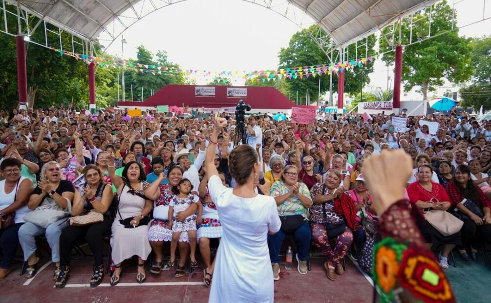 Presidenta Claudia Sheinbaum durante avances de la Pensión Mujeres Bienestar en Puerto Morelos, Quintana Roo (29/11/2025). Foto: Presidencia
