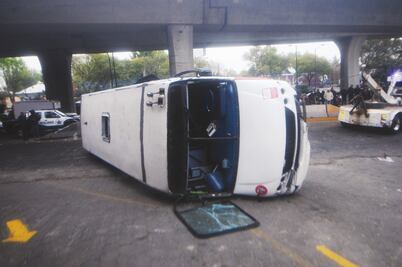 Le quitan su licencia tras volcadura; estaba ebrio, dicen 