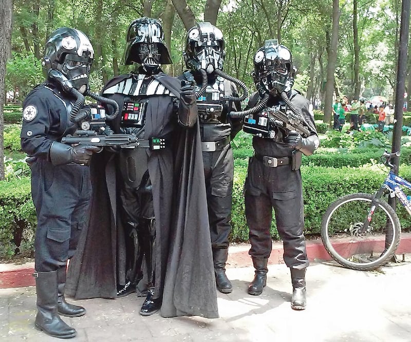 Algunos fans pueden gastar hasta 5 o 6 mil pesos en sus atuendos. Foto: CORTESÍA MEXICAN GARRISON