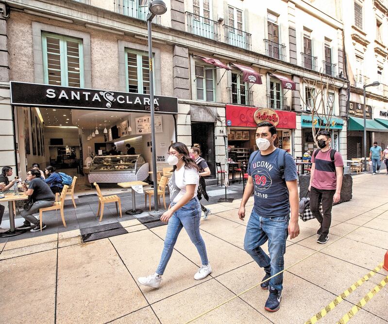 Establecimientos en el primer cuadro de la Ciudad piden que la clientela también se ajuste al nuevo sistema de ventas. Foto: GERMÁN ESPINOSA. EL UNIVERSAL