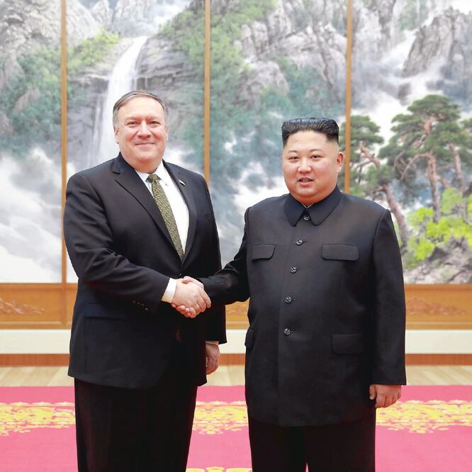 Encuentro. Mike Pompeo discutió con Kim Jong-un posibles inspecciones de Washington a sitios nucleares de Pyongyang. (REUTERS)