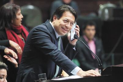 Una canción y un impuesto desatan caos en San Lázaro