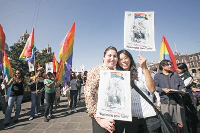 PRD presenta iniciativa en favor de las bodas gay