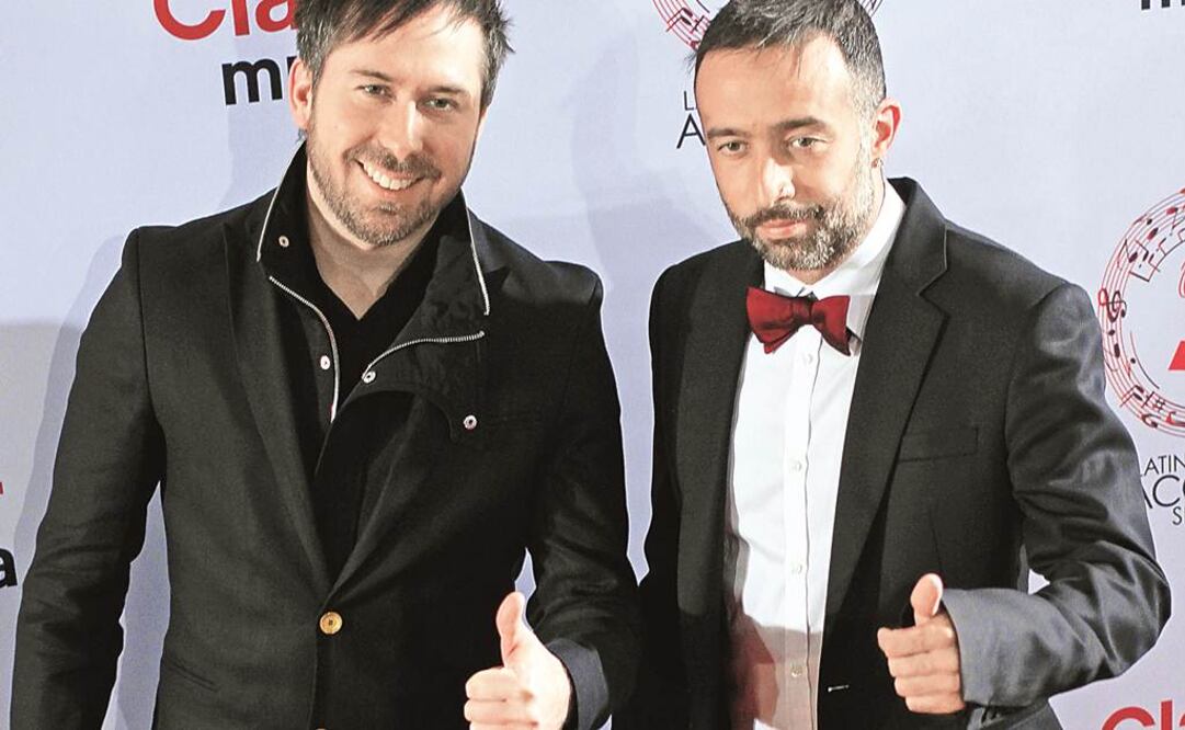 El dueto anfitrión, Camila, a su paso por la alfombra roja