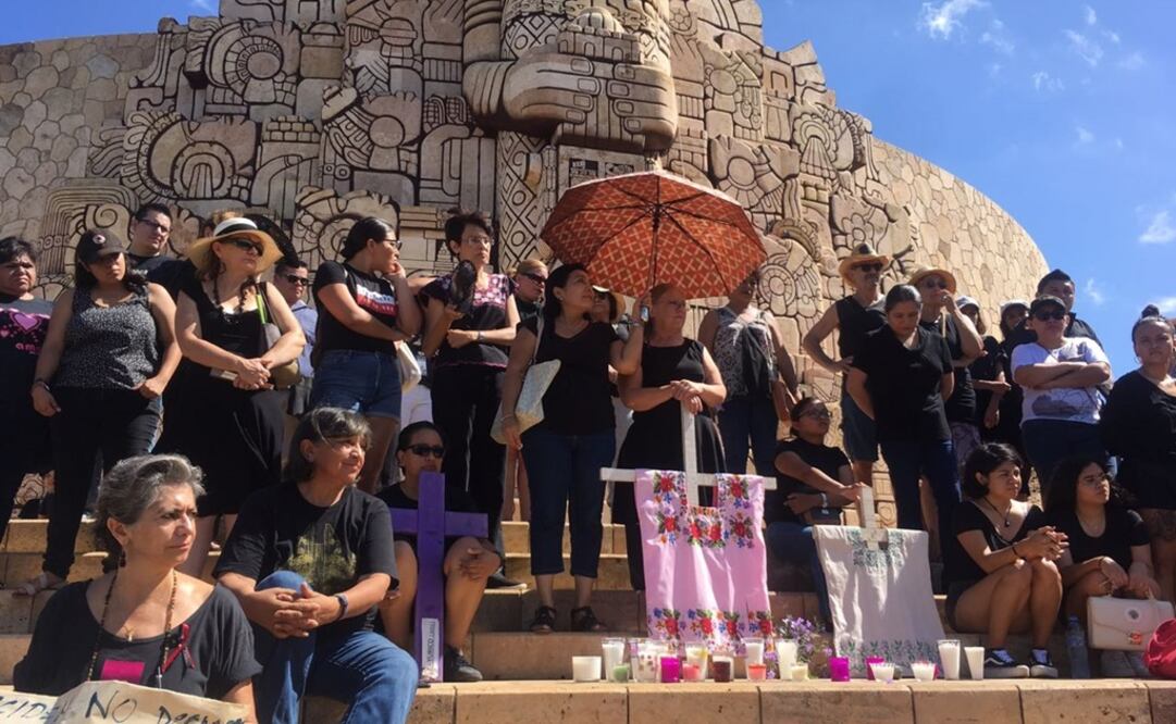 Activistas protestaron en Paseo de Montejo tras los recientes casos de feminicidios en Yucatán. (FOTO: Cuauhtémoc Moreno. EL UNIVERSAL)