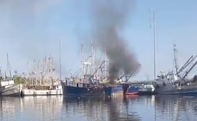 Explosión de barco camaronero deja un muerto en Mazatlán; Protección Civil trabaja para determinar causas del incidente