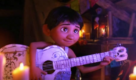 Turistas viajan a Paracho para comprar la guitarra de "Coco"