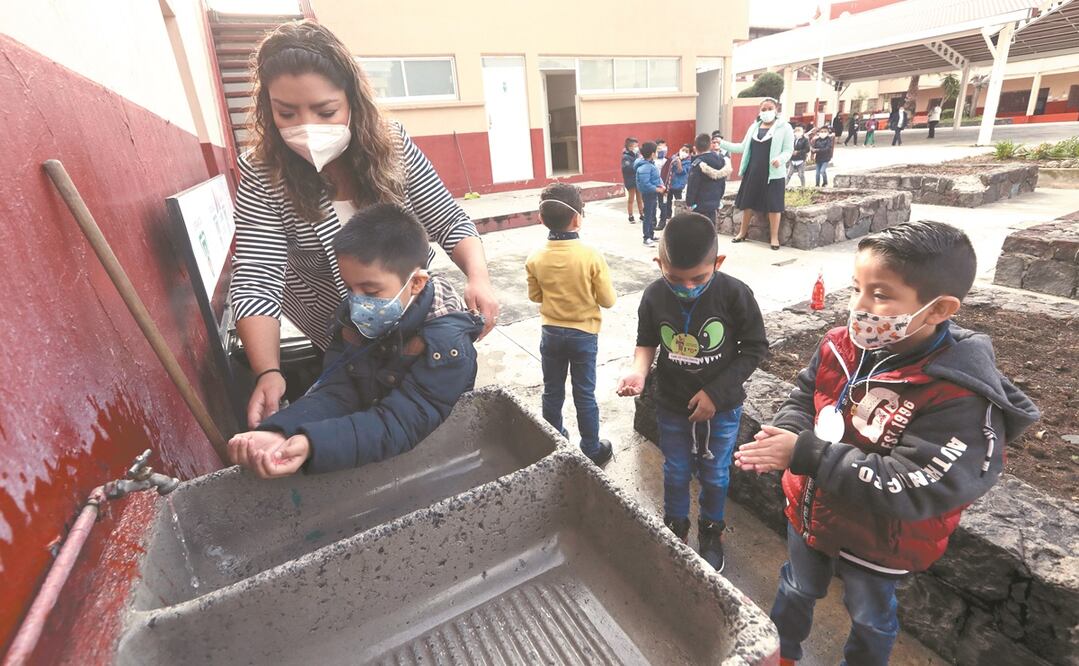 Aspectos generales del regreso que ayer hubo en algunas escuelas de Chiapas, Oaxaca, así como Veracruz. Foto: Jorge Alvarado. El Universal 