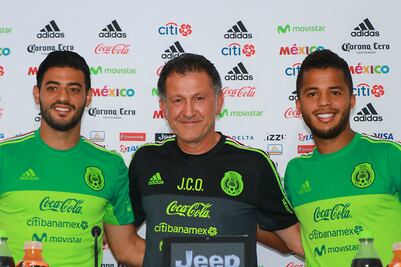 Vela y los Dos Santos son convocados con México