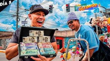 Yulay reparte “aguinaldo” a gente trabajadora y usuarios aplauden iniciativa