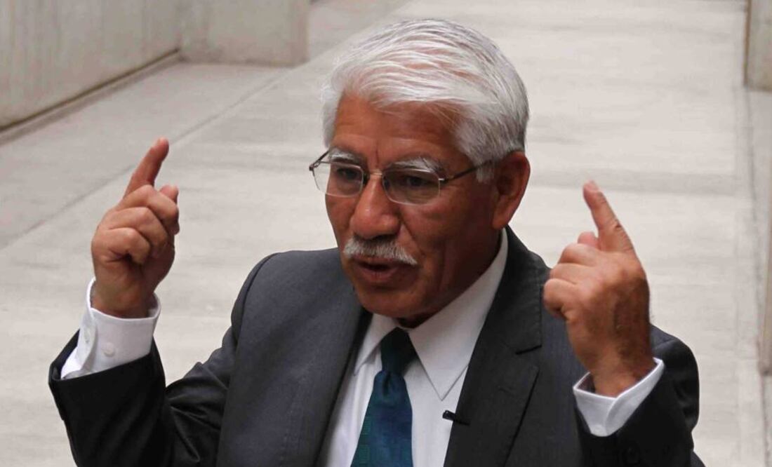 Raymundo Isidro Alavez, traductor y académico de la Facultad de Estudios Superiores (FES) Acatlán, fue el encargado de llevar a la lengua materna mexicana el capítulo 72 de la segunda parte del libro universal. FOTO: Notimex.