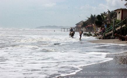 Mar de Fondo deja daños en 24 restaurantes de Acapulco