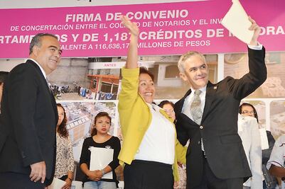 Mancera entrega 1,144 viviendas