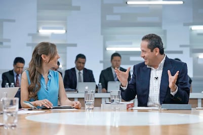 Atiende Eruviel Ávila a usuarios de redes