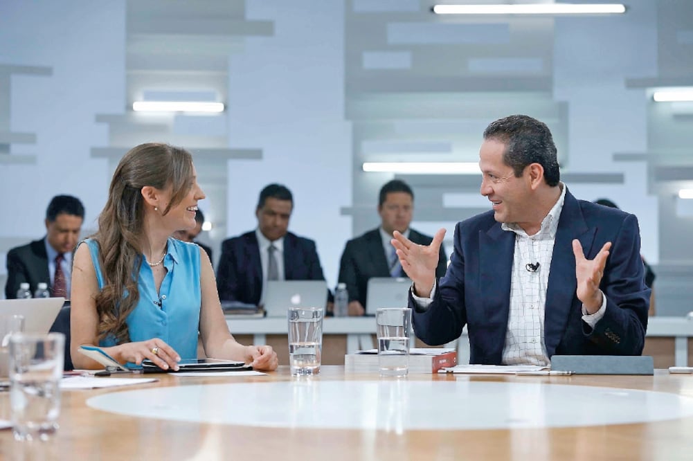 El gobernador contestó preguntas desde el ámbito ambiental hasta los hechos violentos de Tlataya; dio primicias como la entrada al Valle de Toluca de la primera empresa de taxis de lujo “tipo Uber” (ESPECIAL)