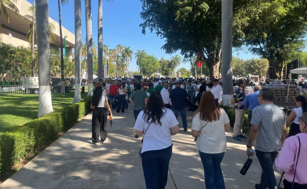 Informe de Sheinbaum reúne a miles en diferentes estados; burócratas soportan calor y cierres viales para seguir mensaje. Foto: Especial