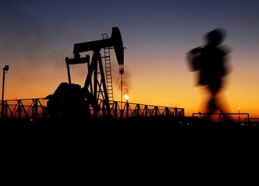 Precios del petróleo ceden ante aumento de reservas de crudo en EU; barril WTI se cotiza en 68.87 dólares