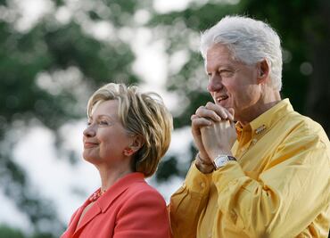 Los Clinton "no olvidarán" favores políticos, apunta filtración