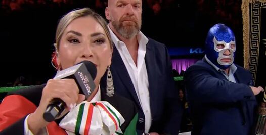 Ella es Deyra Barrera; cantante se equivoca en letra del Himno Nacional Mexicano en World's Collide