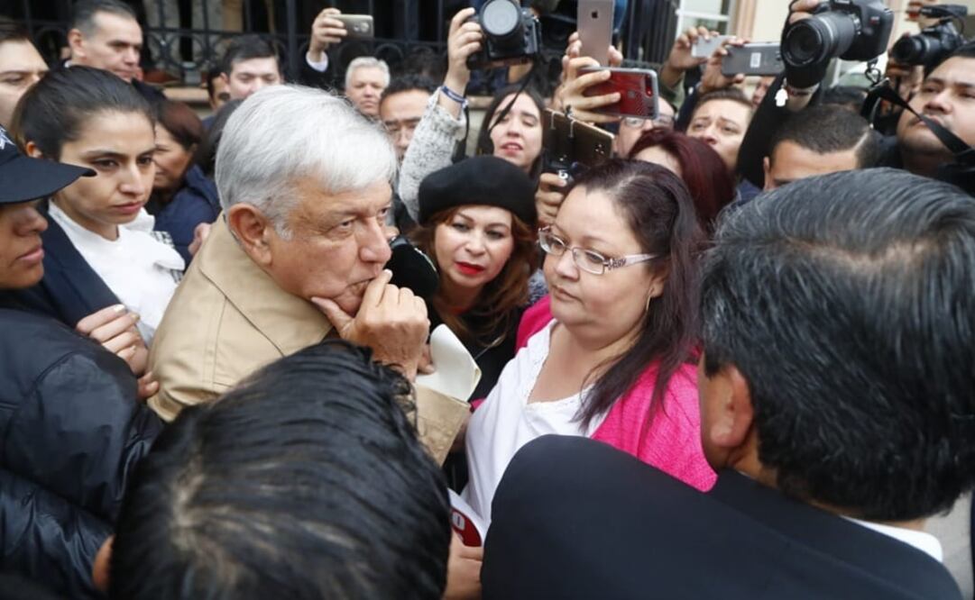 El presidente Andrés Manuel López Obrador escucha a ciudadanos en Monterrey. Foto: Yadin Xolalpa/EL UNIVERSAL
