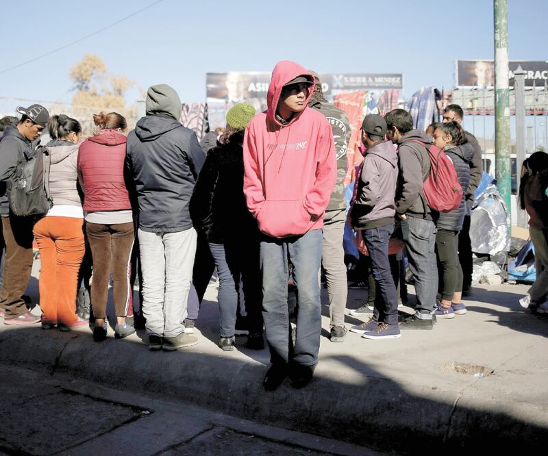 Solicitantes de asilo mexicano acampan cerca del Puente Internacional Paso del Norte, en Ciudad Juárez, Chihuahua. Foto: JOSE LUIS GONZÁLEZ. REUTERS