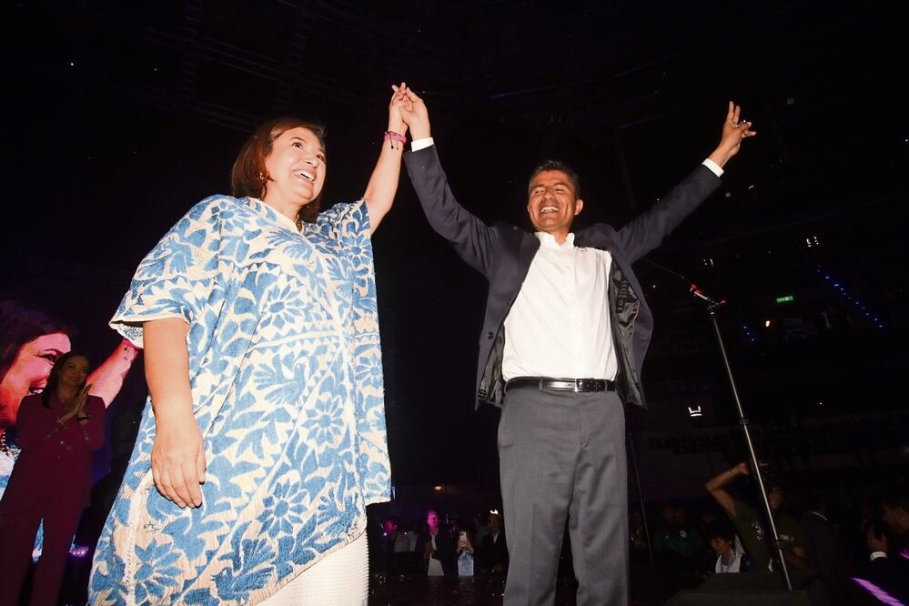 La candidata virtual del FAM, Xóchitl Gálvez Ruiz, asistió al Segundo Informe de Gobierno municipal del alcalde en Puebla, Eduardo Rivera. Foto: Omar Contreras / EL UNIVERSAL
