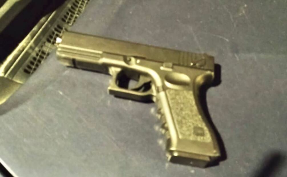 Las armas de fuego que portaba eran tipo escuadra dorada. Foto: Especiales