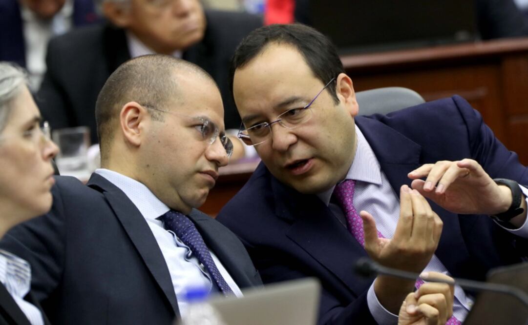 El consejero Ciro Murayama Rendón (der.) presentó el informe. Tomada de @INEMexico