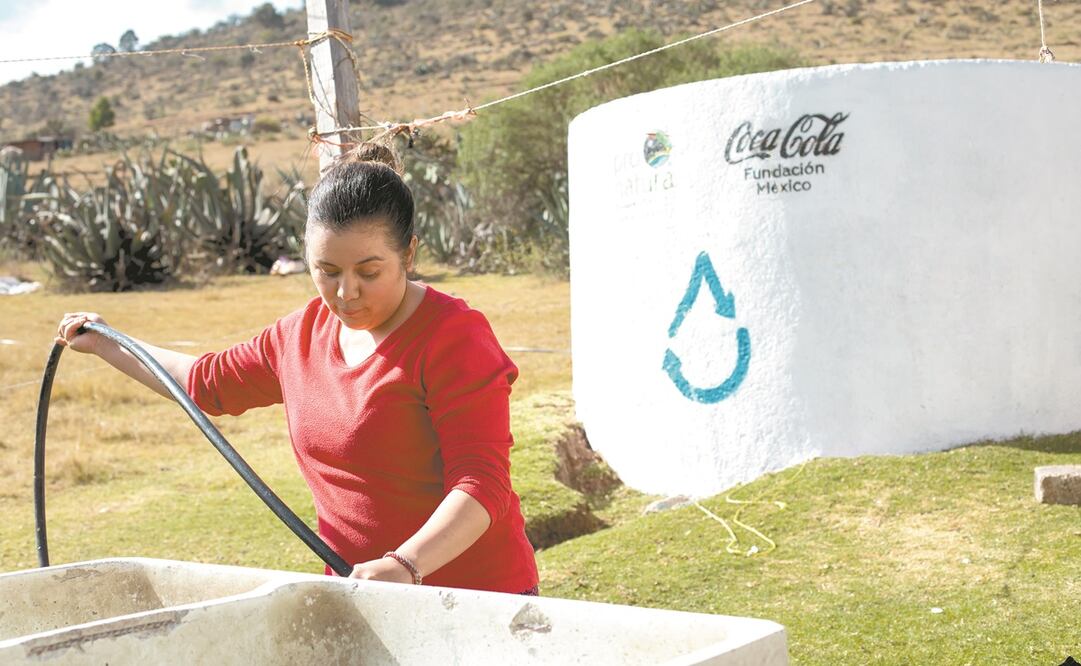 A través de filtros, cisternas, techos captadores de agua y diversas iniciativas, la Industria Mexicana de Coca-Cola (IMCC) promueve el acceso y disponibilidad de agua en todo el país. Fotos: ESPECIAL
