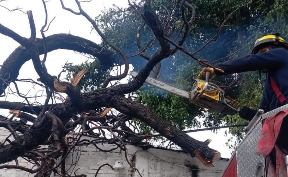Lluvias en el Edomex provocan encharcamientos en Tlalnepantla; cae granizo en Naucalpan.
Foto: Especial.