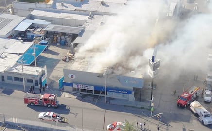 Reportan explosión por acumulación de gas en comercio de vinos en Hermosillo; hay al menos una persona lesionada
