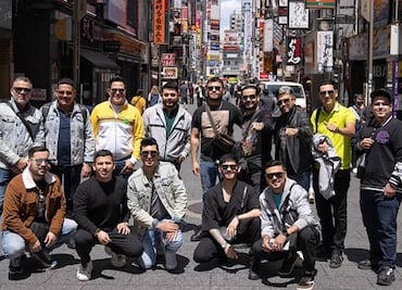 Banda El Recodo arma fiesta en las calles de Japón pero la policía lo impide