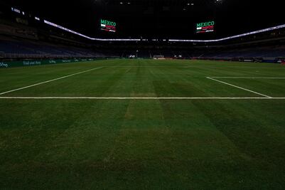 Con una pintadita en el Alamodome, se “arregla” el mal estado de la cancha