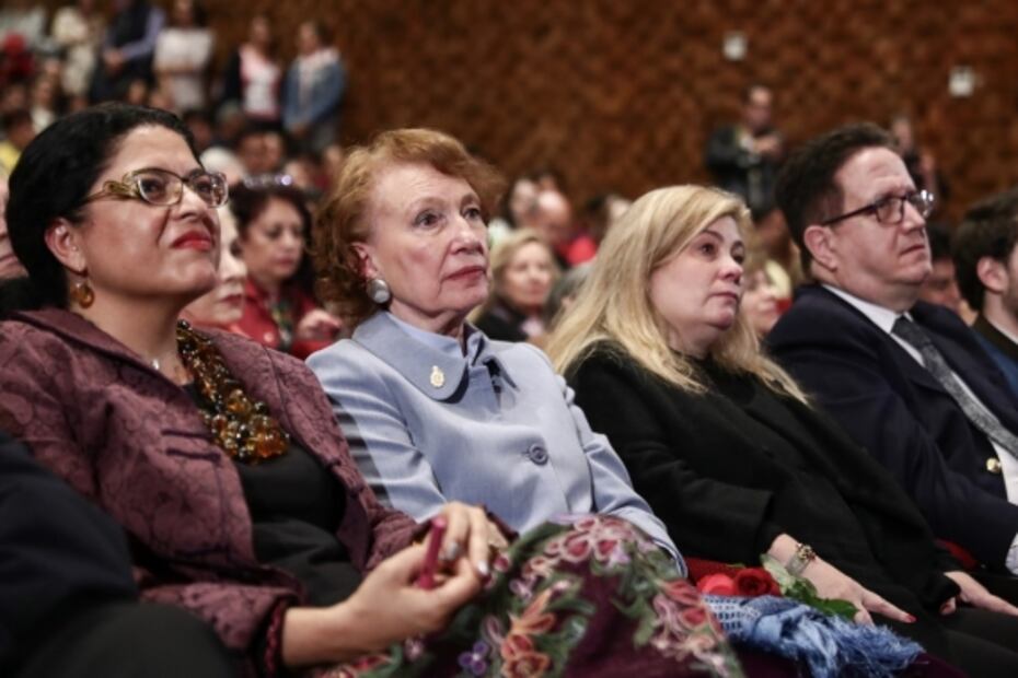 León-Portilla presenta mejorías, dejó terapia media