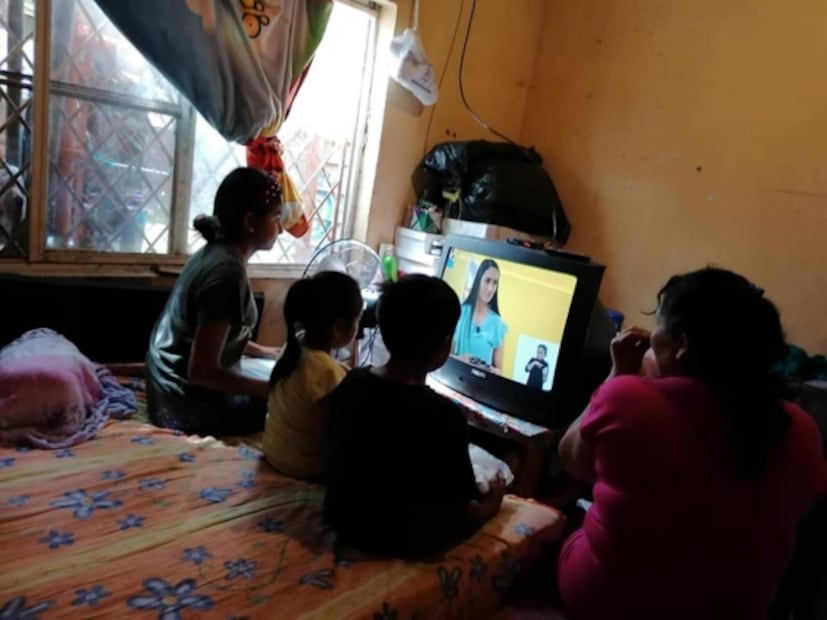 Dan premio a "El Profe de la combi" por ayudar a que niños sigan estudiando en Tamaulipas