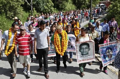 "No nos van a cansar", dicen padres de los 43 en Chilpancingo