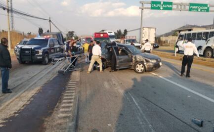 Video: Pipa de agua pierde el control y se impacta contra tres vehículos en Texcoco 