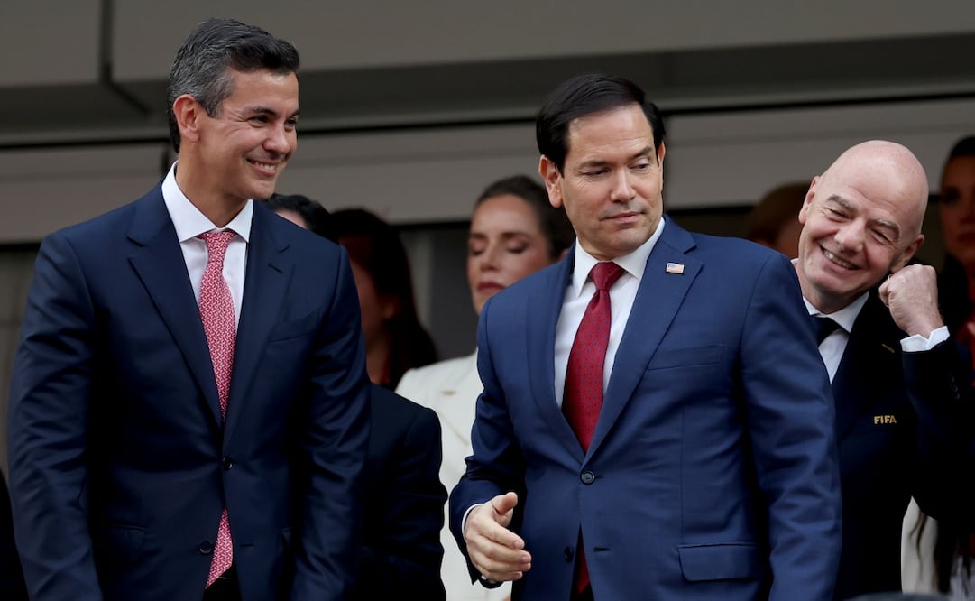 El presidente paraguayo Santiago Peña, el secretario de Estado estadounidense Marco Rubio y el presidente de la FIFA, Gianni Infantino, antes del partido entre Estados Unidos y Paraguay del Mundial 2026 en Los Ángeles (12/06/2026). Foto: EFE
