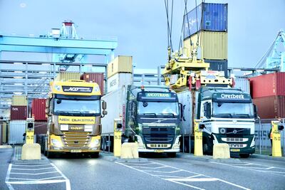 Gobernador de Michoacán firma acuerdo para ampliar a fase II de puerto Lázaro Cárdenas