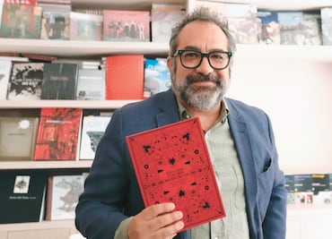 En libro, la muestra "En casa con mis monstruos", de Guillermo del Toro