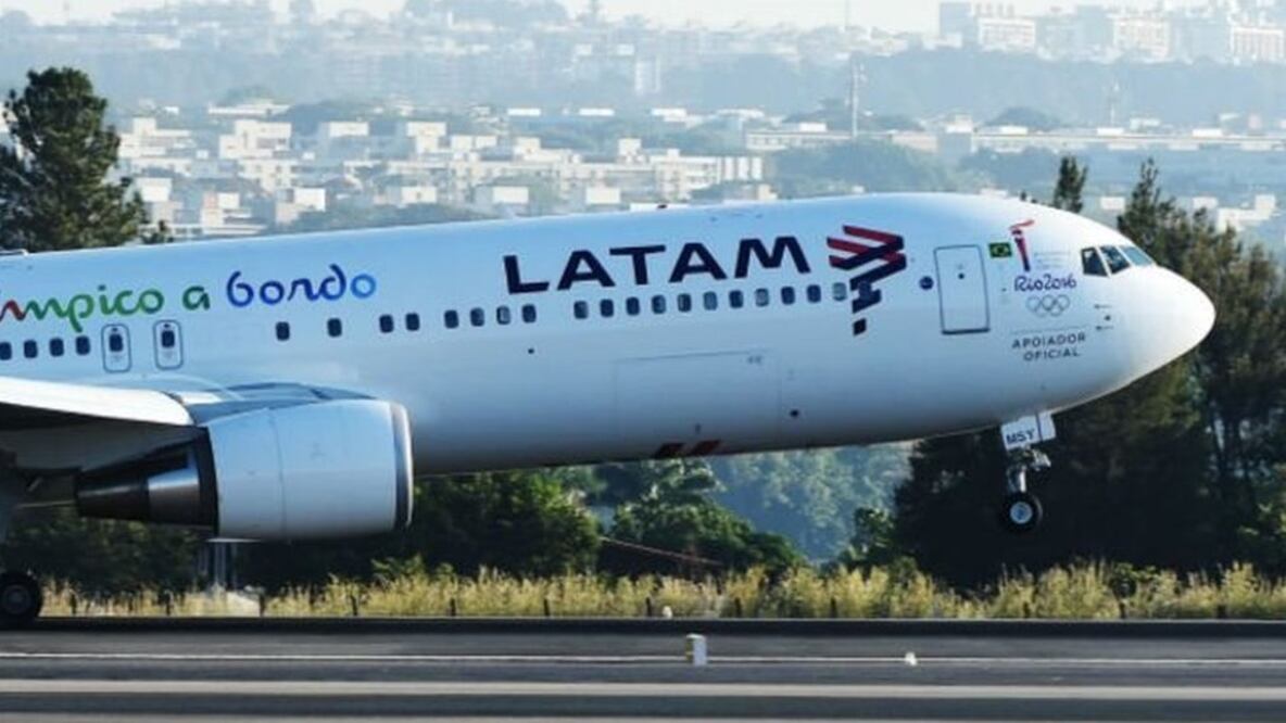 Los pasajeros a bordo del Boeing 787 Dreamliner relataron que el avión descendió de repente durante su trayecto entre Sidney y Auckland el lunes, sembrando el pánico dentro de la cabina. Foto: AFP