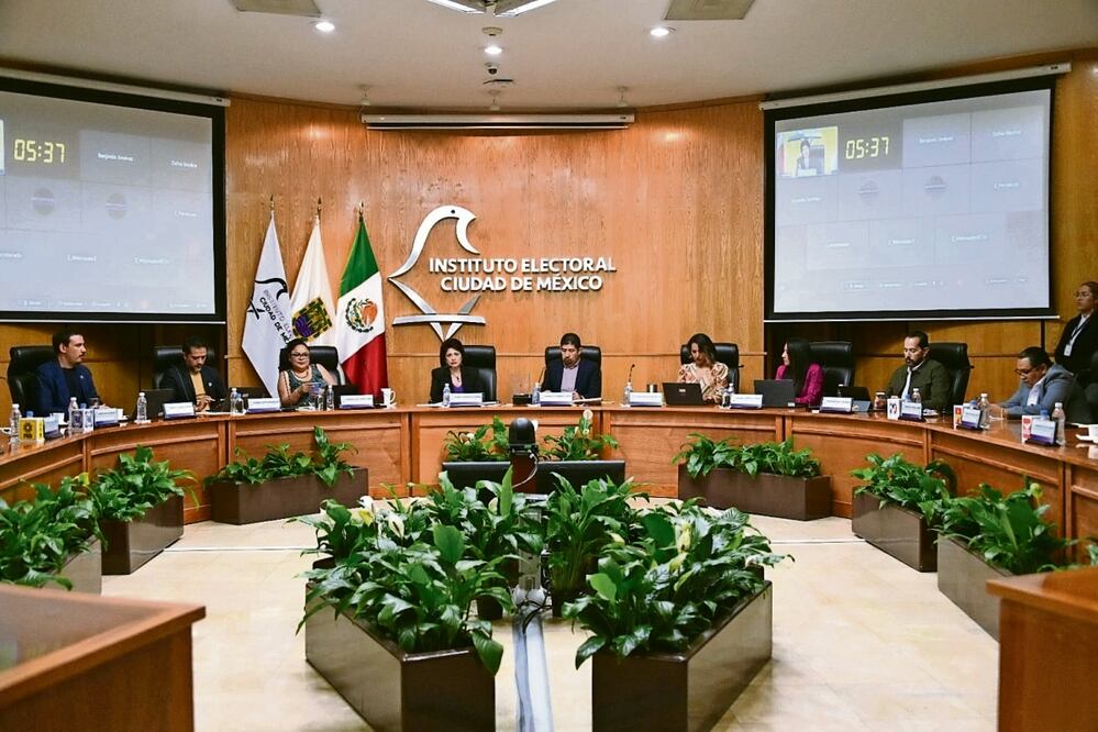 En la sesión del Consejo General del Instituto Electoral de la Ciudad de México se estableció un monto de 6 millones 51 mil 900.96 pesos como tope de gastos de precampaña para la Jefatura de Gobierno. Foto: Especial