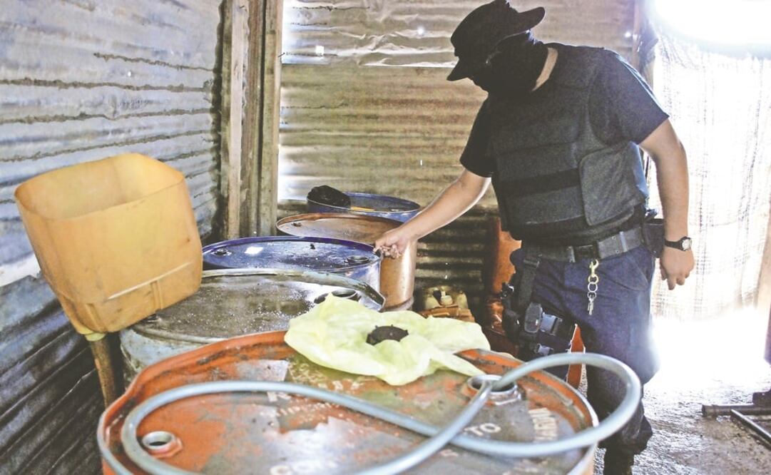 De acuerdo con datos del gobierno, las pérdidas en Pemex el año pasado por el robo de combustibles en el país sumaron 60 mil millones de pesos. Fuentes del sector dicen que el delito también puede involucrar a particulares. Foto: ARCHIVO EL UNIVERSAL