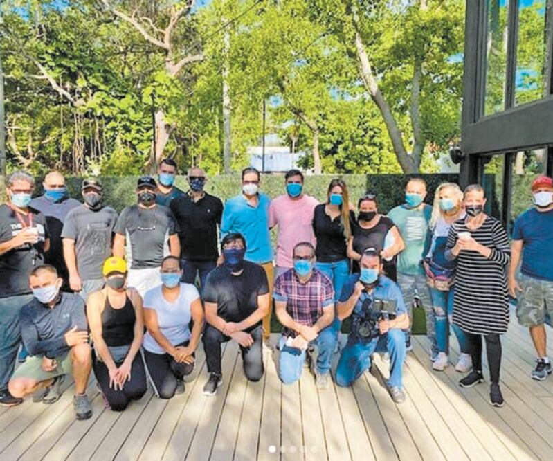 Gil explicó que se toman medidas sanitarias para filmar el corto. Foto: CORTESÍA