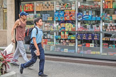 Aumenta régimen de Nicolás Maduro el salario mínimo