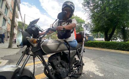 Repartidor por aplicación desafía la ciudad y adapta su moto tras perder una pierna ; “me sirve de terapia”, afirma