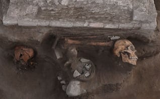 INAH descubre altar tolteca con restos óseos humanos en Tula, Hidalgo; fue hallado en obras del Tren México-Querétaro