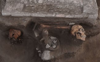 INAH descubre altar tolteca con restos óseos humanos en Tula, Hidalgo; fue hallado en obras del Tren México-Querétaro